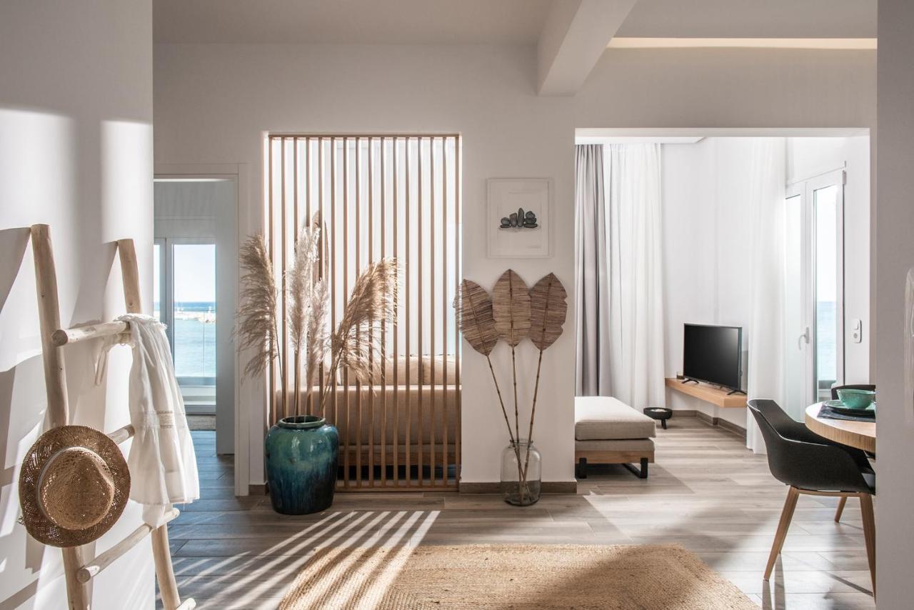Khroma Luxury Suite 1 Beach Front Apartment แอร์ซอนิสซอส ภายนอก รูปภาพ