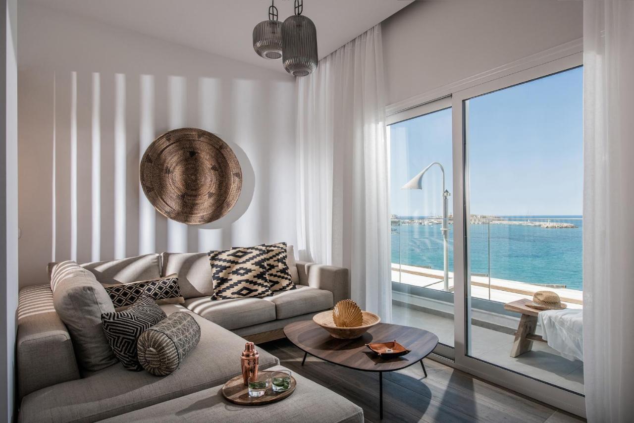 Khroma Luxury Suite 1 Beach Front Apartment แอร์ซอนิสซอส ภายนอก รูปภาพ