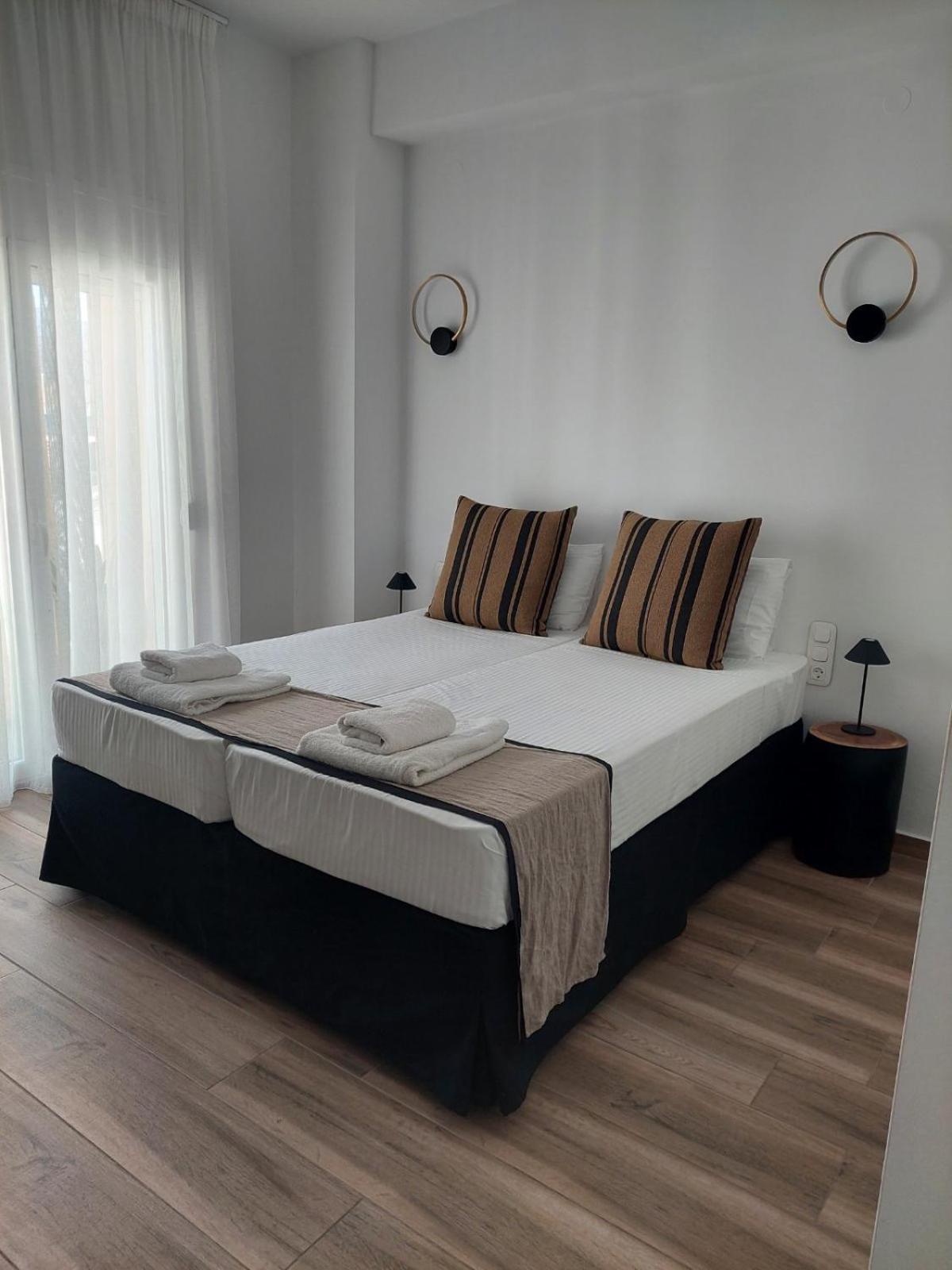 Khroma Luxury Suite 1 Beach Front Apartment แอร์ซอนิสซอส ภายนอก รูปภาพ